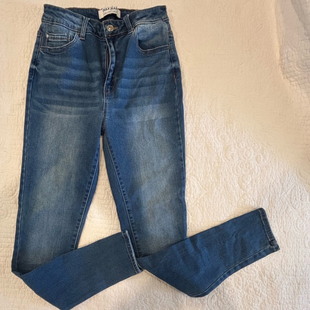 Classic Blue Women's wax Jean size 9/29 stretchy skinny jeans
